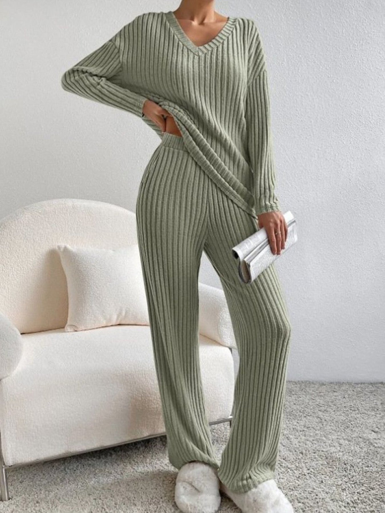 Cross-border two-piece suit for women 2024 autumn new style fashion casual straight pants temperament loose V-neck pit striped knitted suit