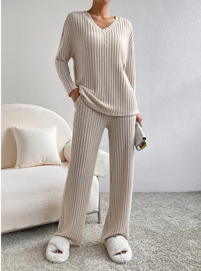 Cross-border two-piece suit for women 2024 autumn new style fashion casual straight pants temperament loose V-neck pit striped knitted suit