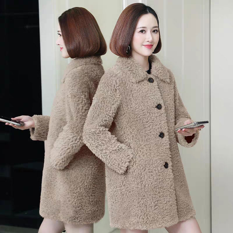 Middle-aged and elderly women's clothing plus velvet and thick imitation lambskin coat women's medium and long 2024 new winter coat