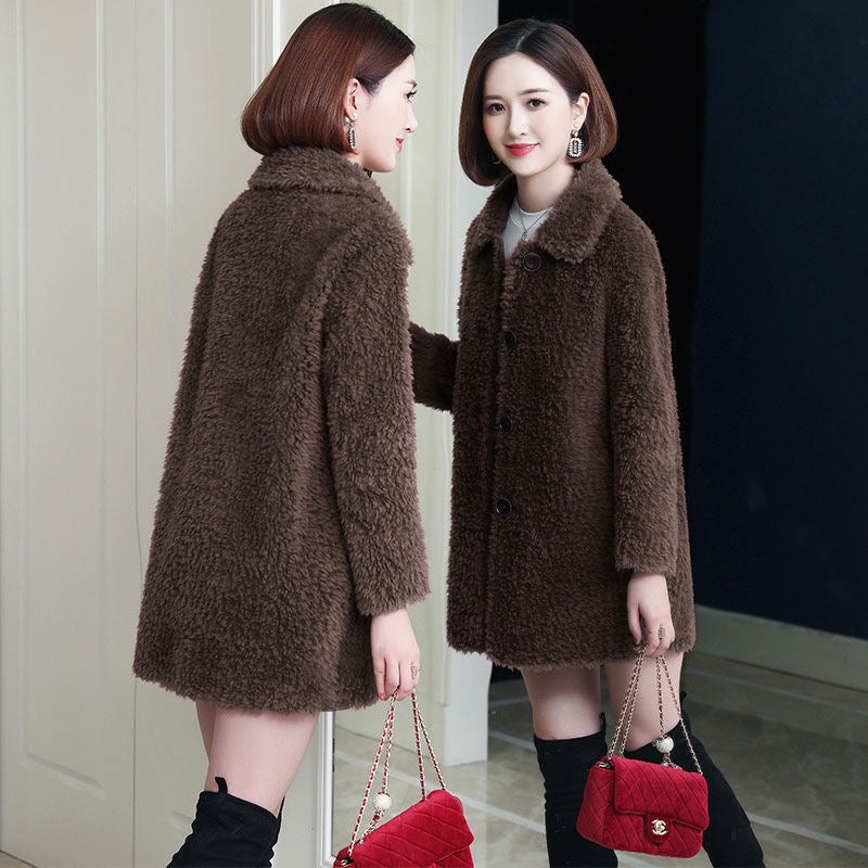 Middle-aged and elderly women's clothing plus velvet and thick imitation lambskin coat women's medium and long 2024 new winter coat