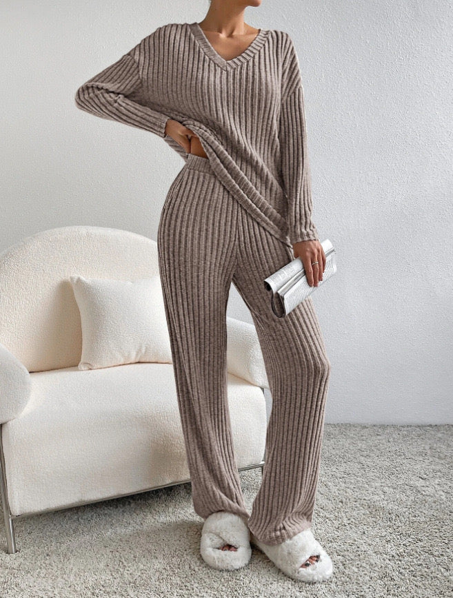 Cross-border two-piece suit for women 2024 autumn new style fashion casual straight pants temperament loose V-neck pit striped knitted suit