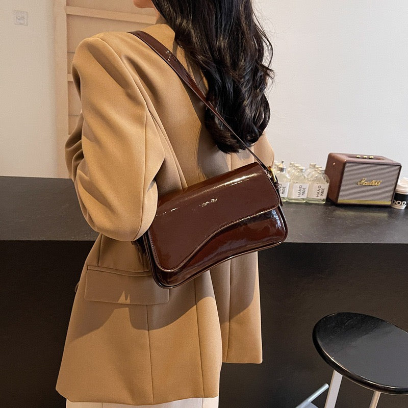 This year's popular creative patent leather shoulder bag 2024 new winter high-end fashion handbag temperament women's bag trend