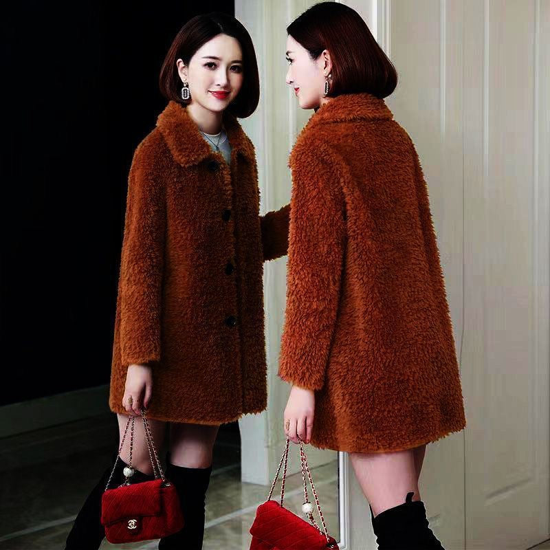 Middle-aged and elderly women's clothing plus velvet and thick imitation lambskin coat women's medium and long 2024 new winter coat