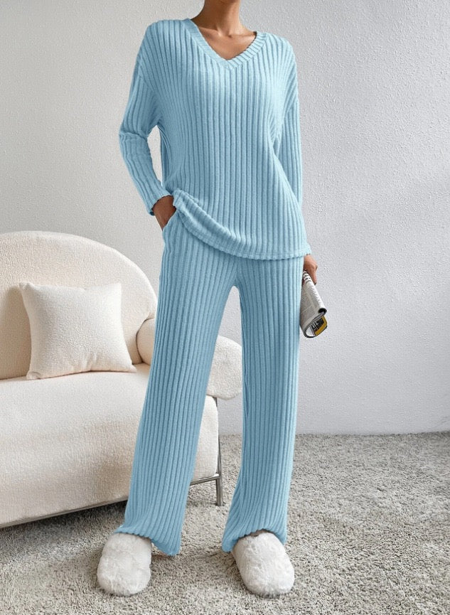 Cross-border two-piece suit for women 2024 autumn new style fashion casual straight pants temperament loose V-neck pit striped knitted suit