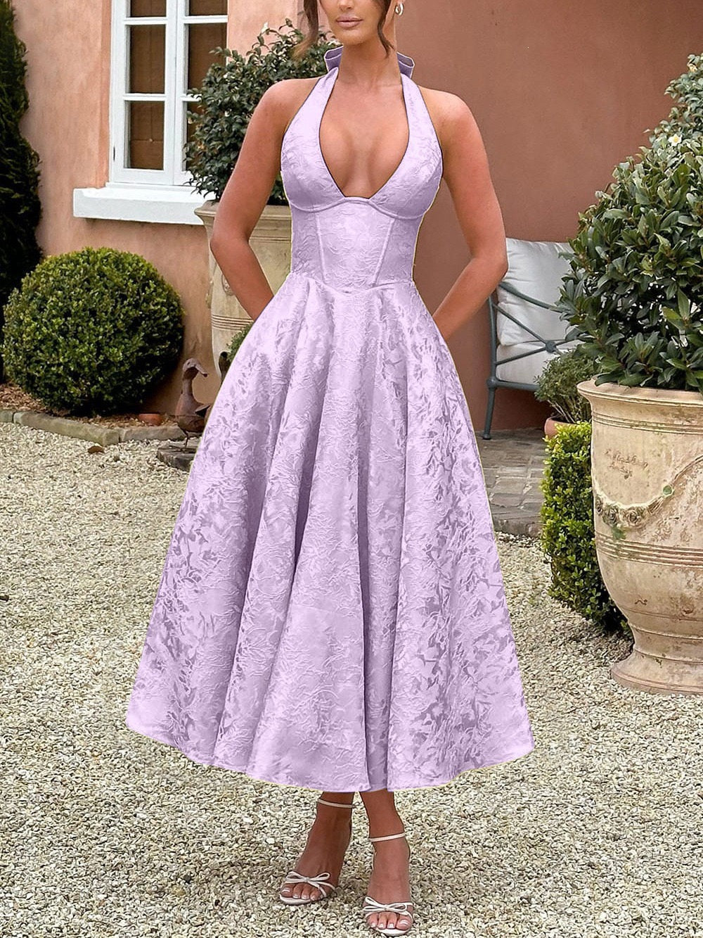 European and American Style V-Neck Halter Jacquard Dress, High-End Sleeveless Backless Evening Gown with Waist-Cinching Fit for Spring and Summer