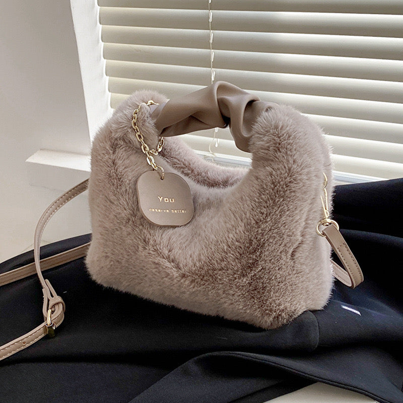 2023 winter new furry bag fashionable high-end crossbody bag plush handbag versatile niche handbag