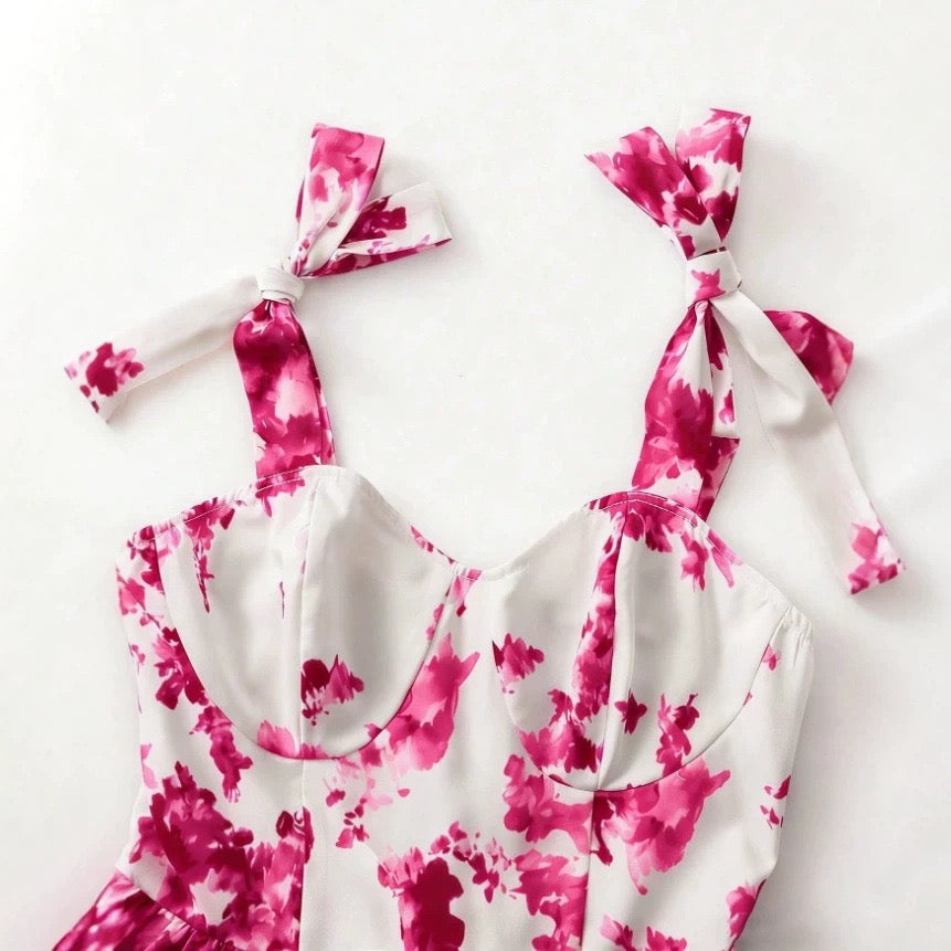 Popular pink floral print sundress from European and American cross-border e-commerce platforms. Slimming, flattering, and stylish A-line dress perfect for a vacation.