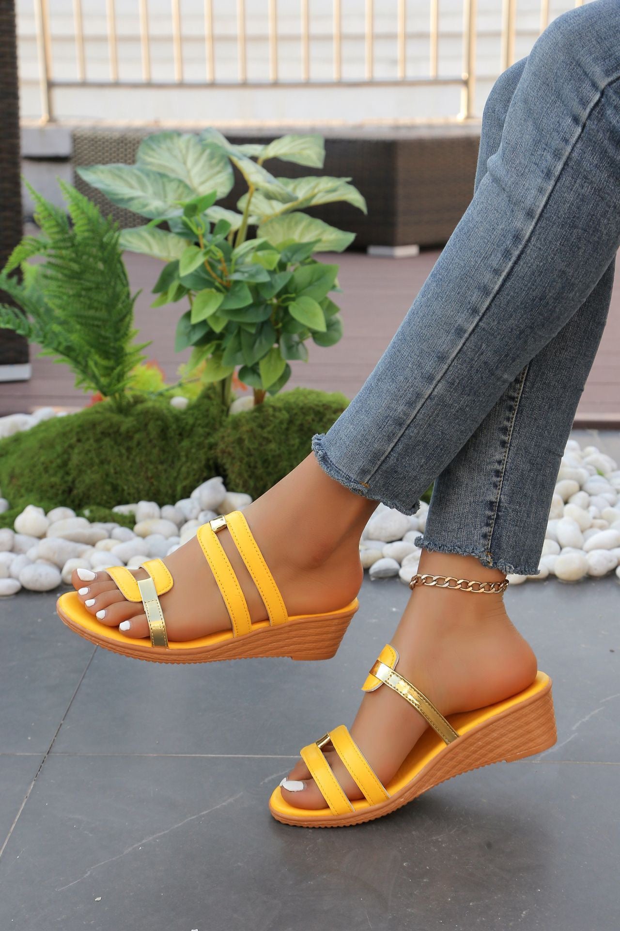 Women's wedge heel slippers 2024 summer European and American large size new color matching fish mouth beach sandals women spot wholesale