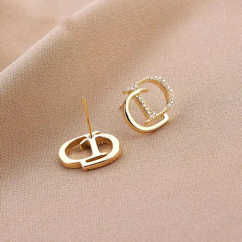 The New Trendy Design Women's Needle Korean Style Fashion Versatile Letter Hoop Earrings Gg Charming Drop Earring Party Favors