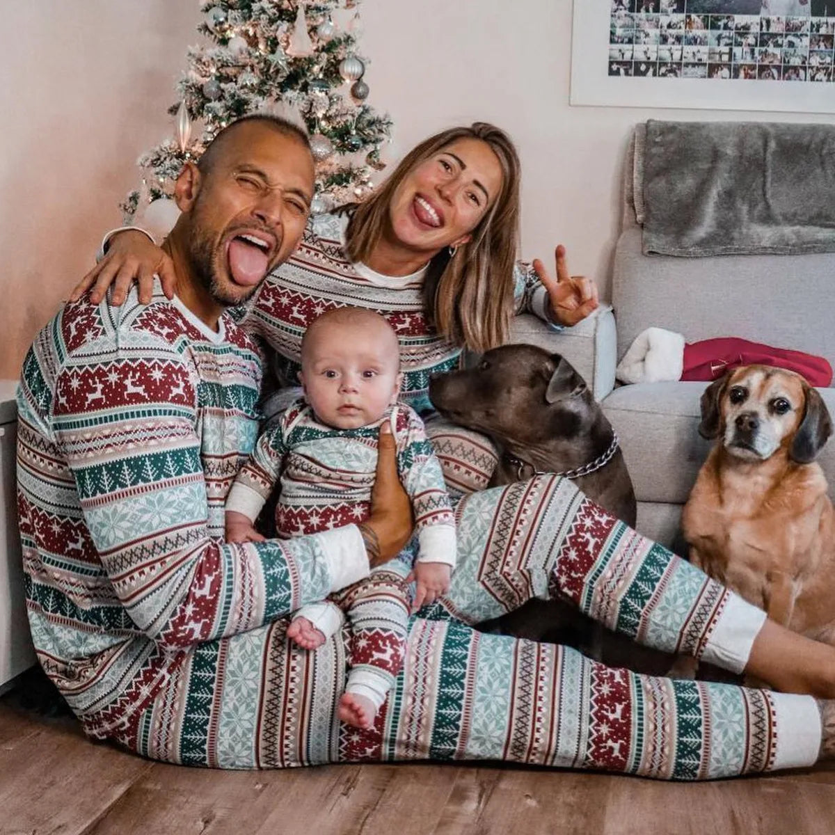 2024  Family Christmas Matching Pajamas Set Xmas Adult Kids Mother And Daughter Father Son Sleepwear Baby Family Look Outfits