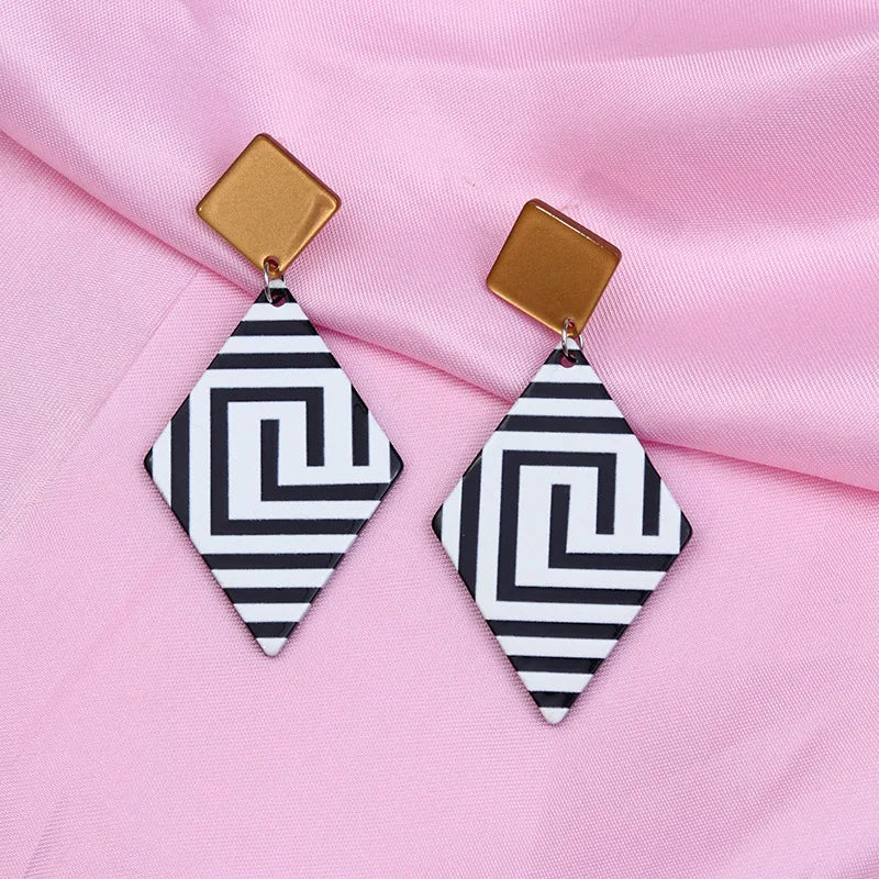 New Black and White Rhombic Embossed Print Earstuds Earrings Retro Popular Bohemia Simple Acrylic Earrings Jewelry Gift