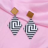 New Black and White Rhombic Embossed Print Earstuds Earrings Retro Popular Bohemia Simple Acrylic Earrings Jewelry Gift