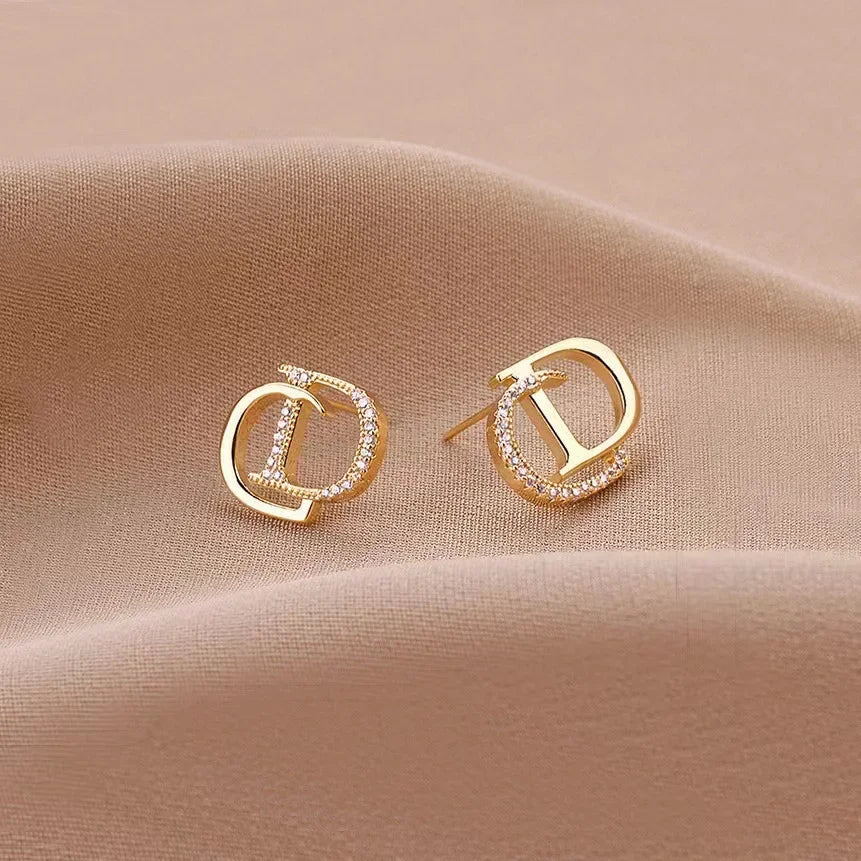 The New Trendy Design Women's Needle Korean Style Fashion Versatile Letter Hoop Earrings Gg Charming Drop Earring Party Favors