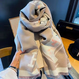 Luxury Autumn winter 2024 New Imitation Cashmere Scarf Women Fashion Versatile Lady Girls Warm Cape Neck Ladies Scarves Écharpes