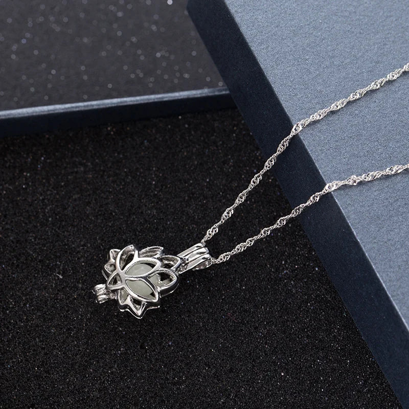 Popular Lotus Night Glow Pendant Collar Chain Noctilucent Necklace  FAshion Jewelry For Children Girls Accessories Gifts