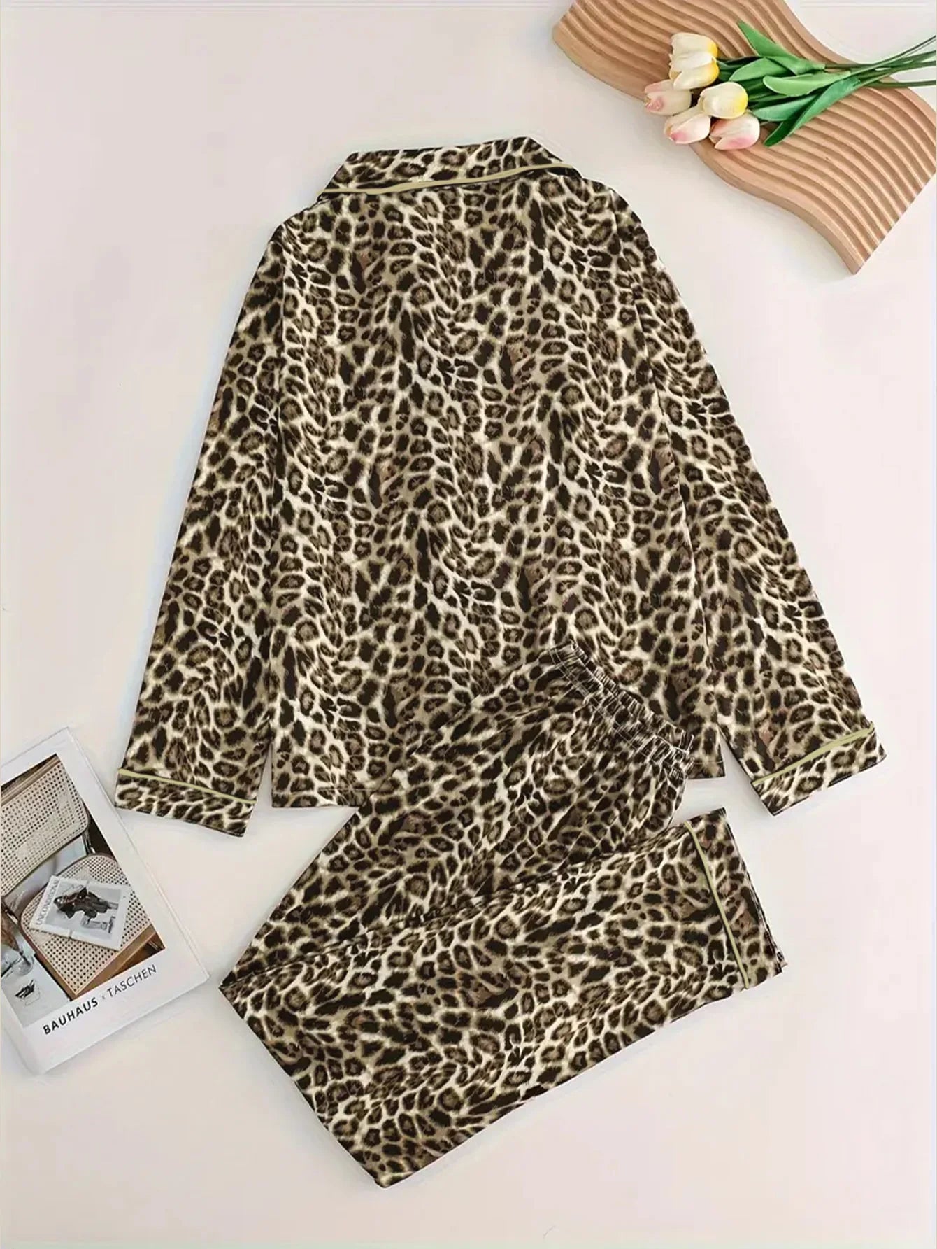 2-piece set of women's sexy and light luxury random printed leopard print long-sleeved cardigan and long pants set home clothes.